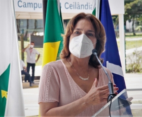 Reitora Márcia Abrahão discursa na inauguração do prédio de ensino e pesquisa da Faculdade de Ceilândia - FCE. Foto: Beto Monteiro. 31/03/2022